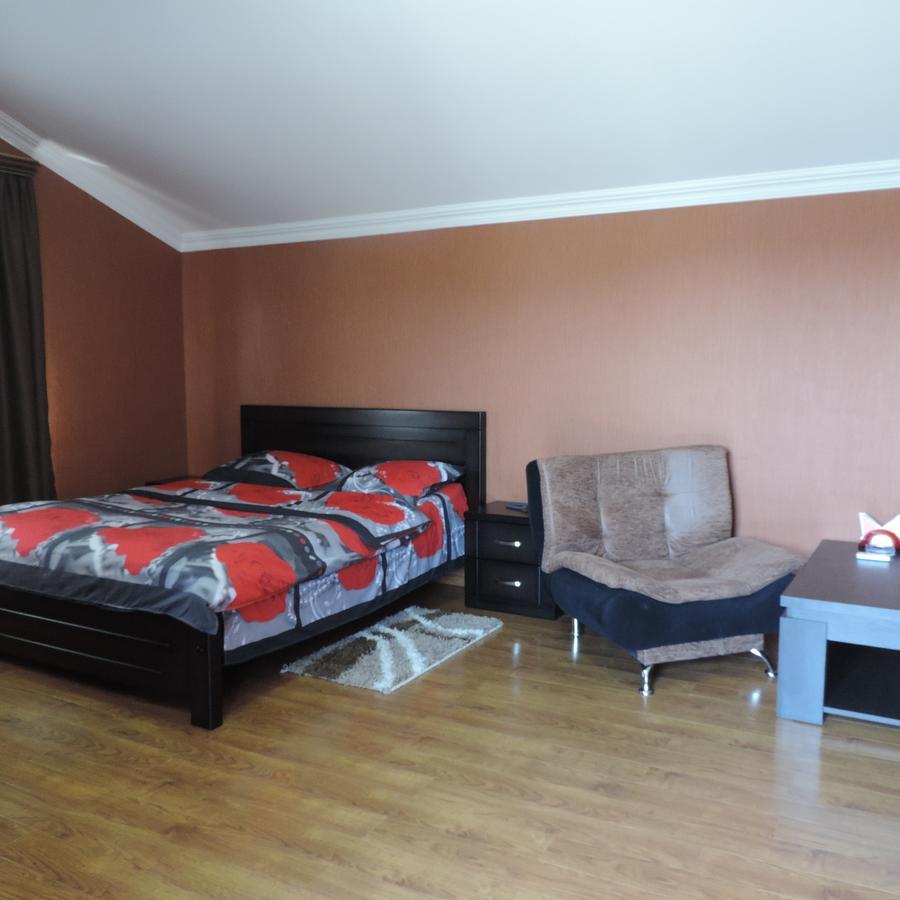 Natakhtari Hotel Emocia מראה חיצוני תמונה