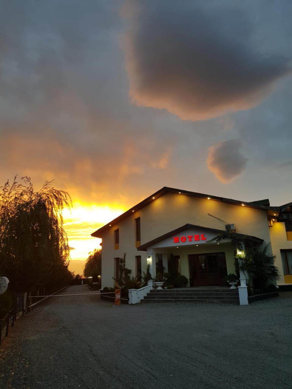 Natakhtari Hotel Emocia מראה חיצוני תמונה